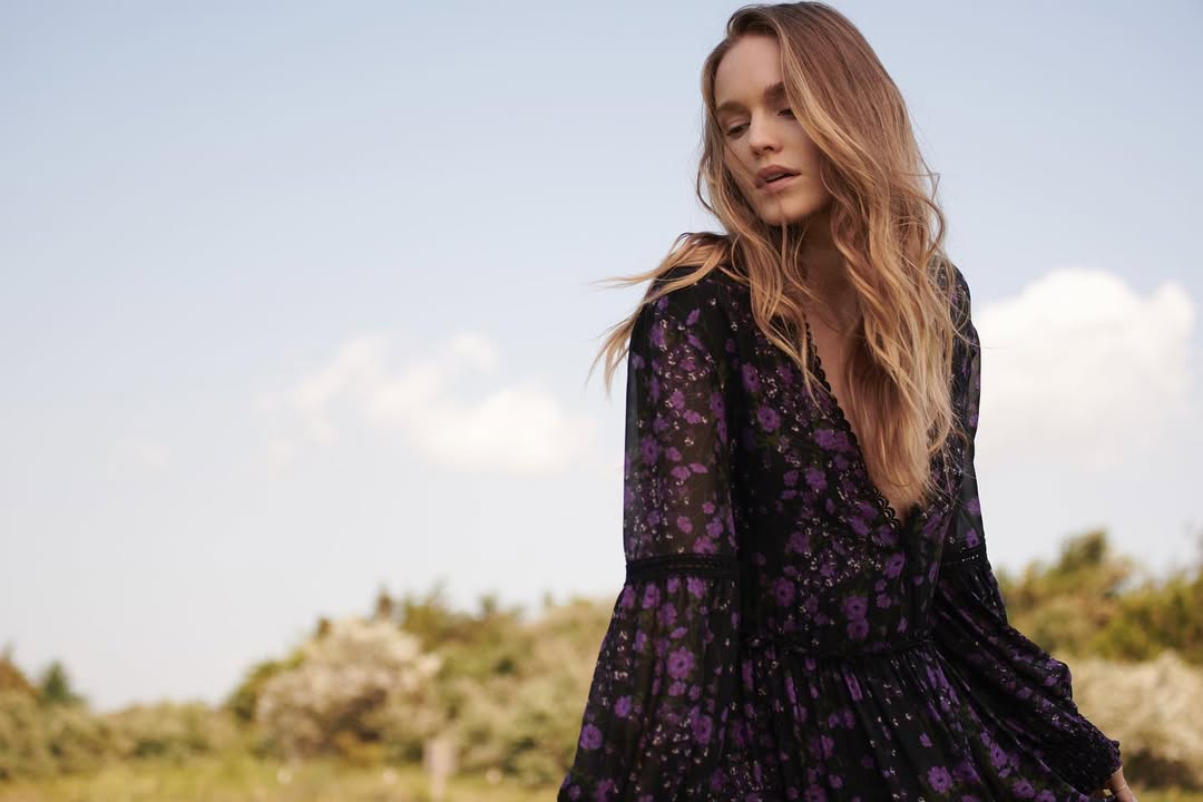  Day-Dreaming-of-the-new-year-in-our-Elena-silk-floral-print-dress