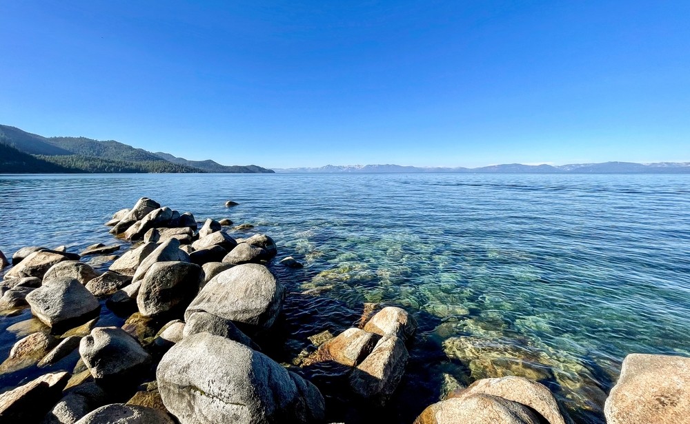 The beautiful clear lake at Lake Tahoe