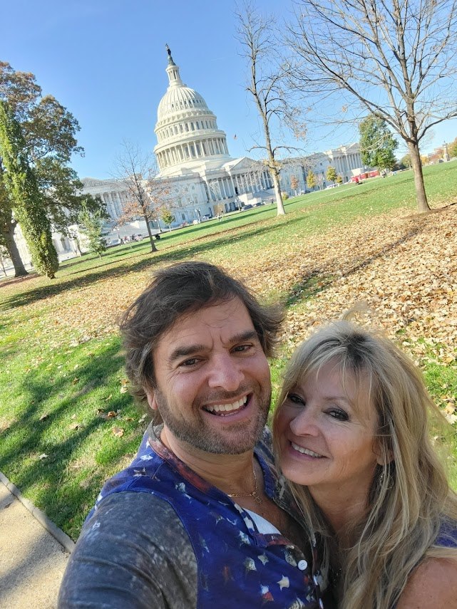 David Lieber and Heather Winfield with the White House in the background