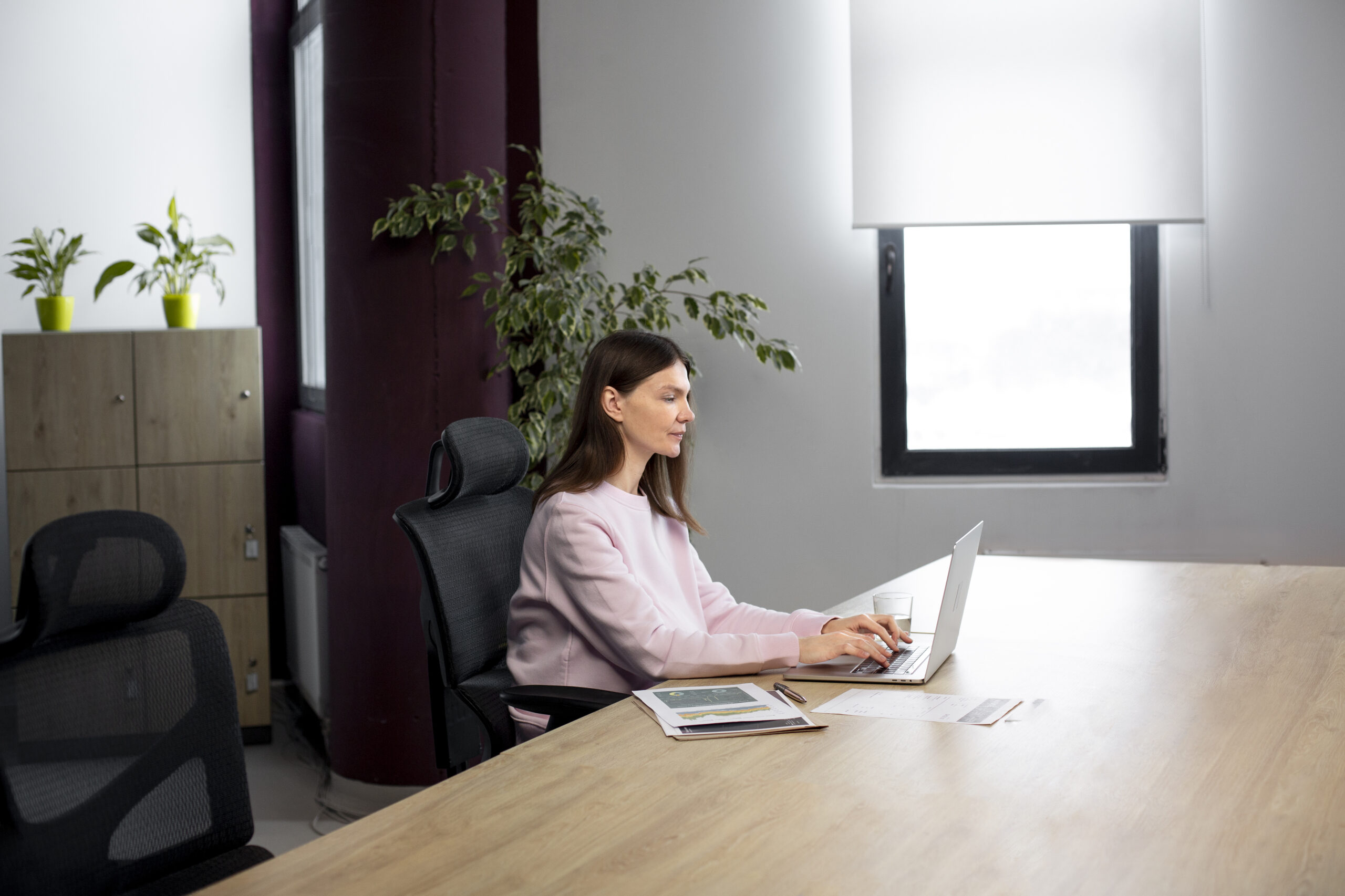 woman-typing-laptop