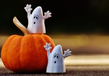 Frighteningly Fun Halloween pumpkin and ghosts