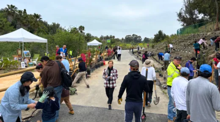 people cleaning up Mission Viejo