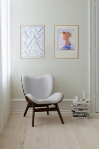 UMAGE_lifestyle_A-Conversation-Piece_dark-oak_sterling